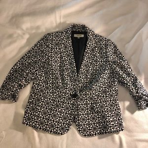 Blazer with 3/4 length with ruching at sleeves